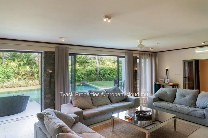Exquisite 6-Bedroom Villa with Golf & Resort Privileges