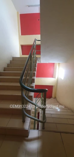Appartement Semi-Meublé à Vendre – Centre de Curepipe