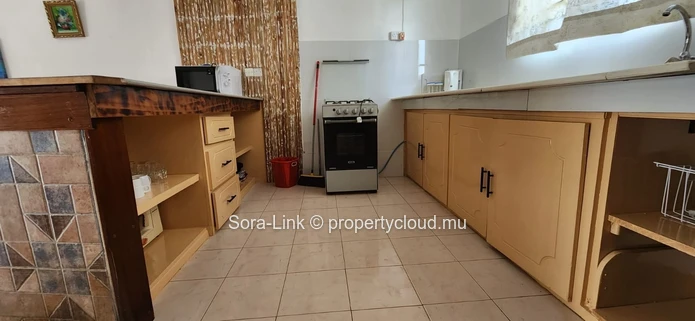 3 bedroom apartment close to amenities for rent in Flic en Flac 