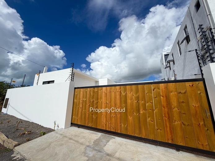 À Vendre | Villa Neuve De 3 Chambres Avec Piscine Privée À Grand-Baie | Rs 11 M, Négociable