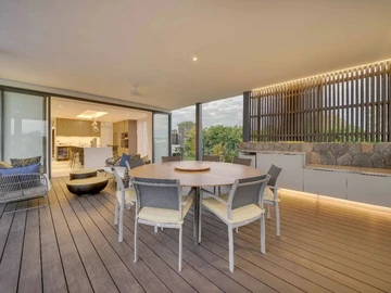 5 Bedroom Villa