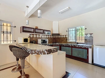 10 Bedroom House