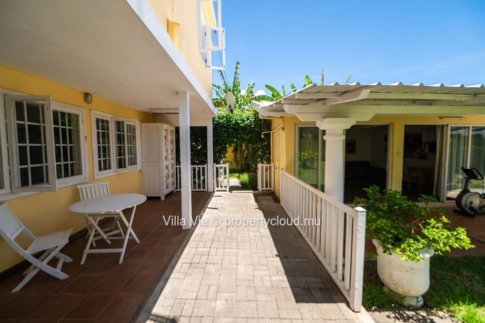 Péreybère - Charmante maison familiale avec studio et grand terrain tropical arboré