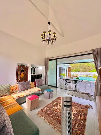 Vaste villa de 4 chambres sur 1477 M2 de jardin et piscine a calodyne