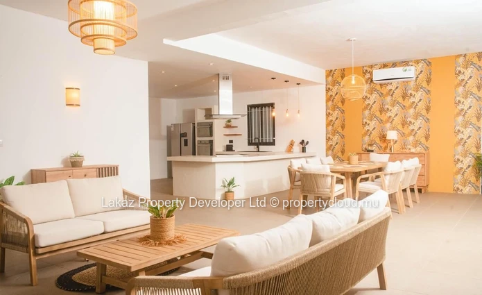 Maison de 450 m² avec jardin à vendre à St Antoine