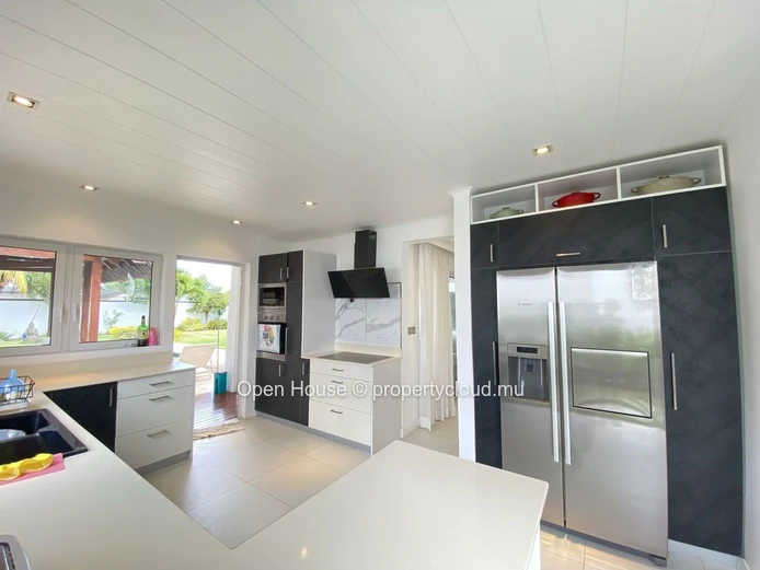 Exclusivité - Domaine recherché sur Grand Baie - Villa à vendre - 3 chambres en suite - beaux volumes - grand jardin ... (Mandat exclusif)