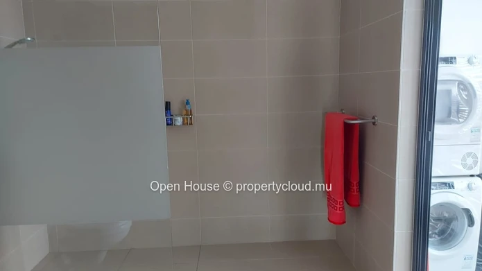 Great opportunity - Trou aux Biches - Apartment R+2 for sale, 112m², communal pool, beach within walking distance, pa...