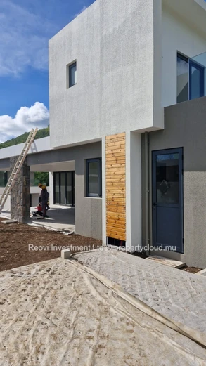 Private & Modern Brand New Villa in Tamarin