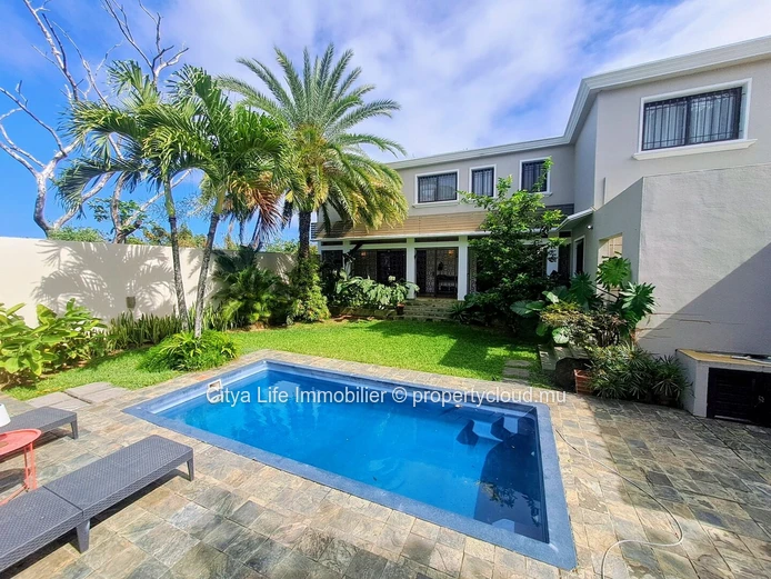 Maison meublée 4 chambres avec piscine à louer à Péreybère