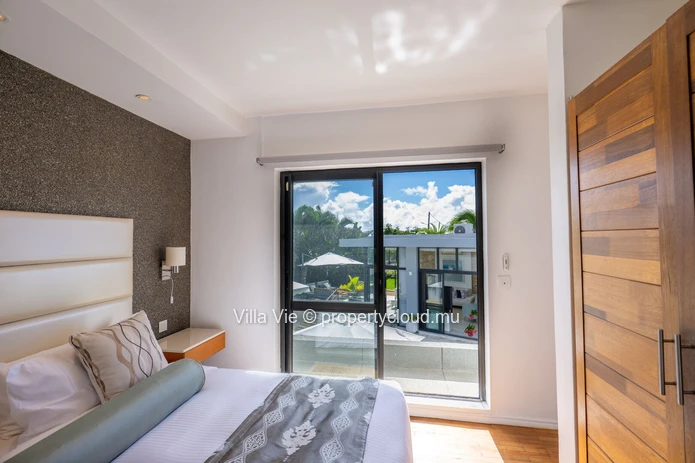 Calodyne - Elegant 4 en-suite bedroom home with swimming pool and garden