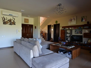 6 Bedroom Townhouse, Duplex