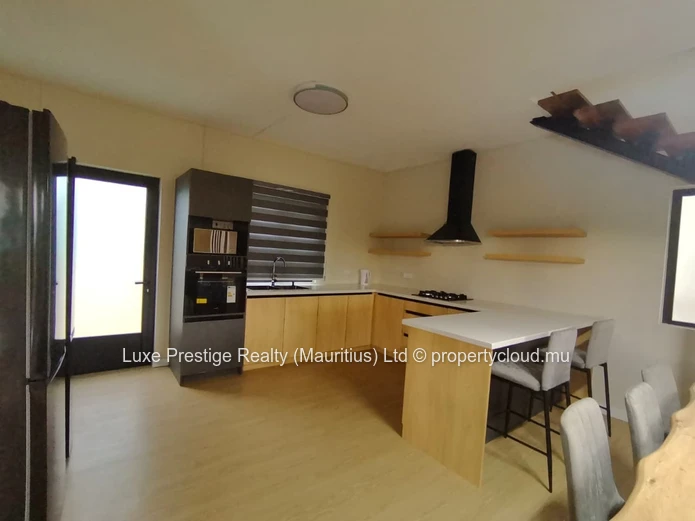 Villa Moderne de 3 Chambres avec Piscine Privée à Louer à Calodyne | Résidence Sécurisée | Proche de Northfields Inte...