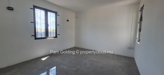 Maison neuve de 5 chambres à vendre – Pointe aux Sables