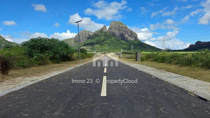 Terrain au Lotissement Pierrefonds, Gated Community