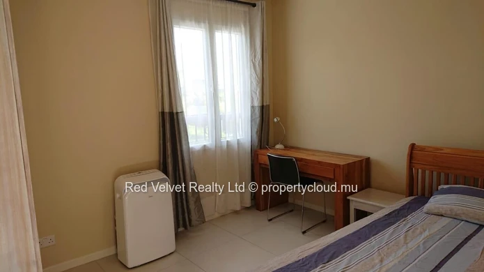 Duplex rénové de 3 chambres avec bureau et jardin – Helvetia