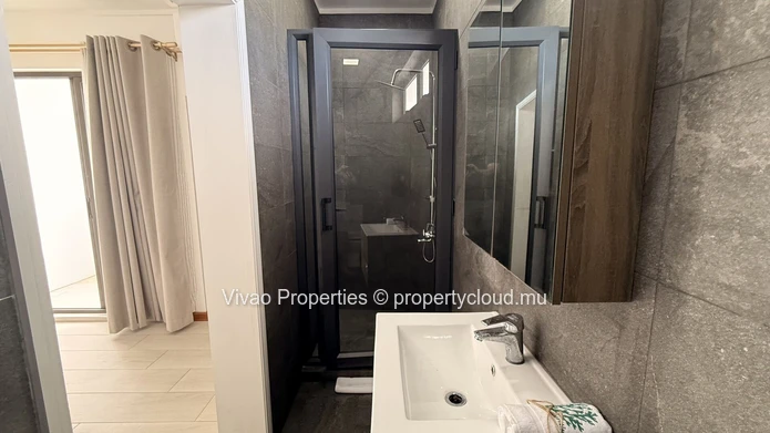 Appartement meublé de 2 chambres à louer à Mont Choisy avec piscine - 40 000 Rs par mois