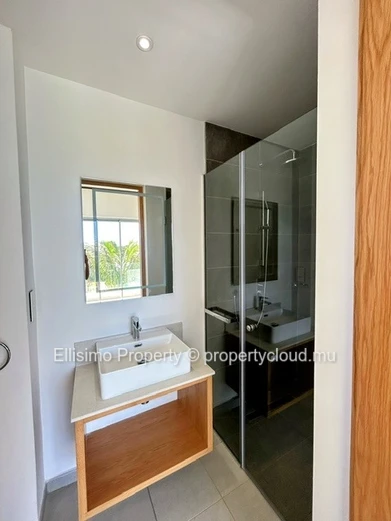 Elegant 2-Bedroom Ensuite Apartment with Resort-Style Facilities – Rs 80,000 Fully Furnished
