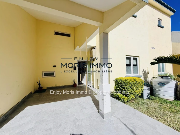 Appartement meublé 3 chambres à louer à Grand Baie – Île Maurice | 150 m² | Jardin privatif | Location longue durée
