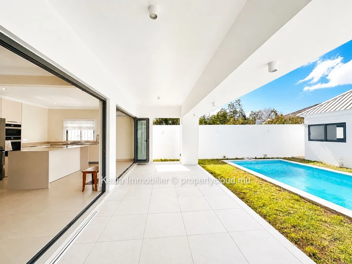 A Spacious Family Villa In Pereybere