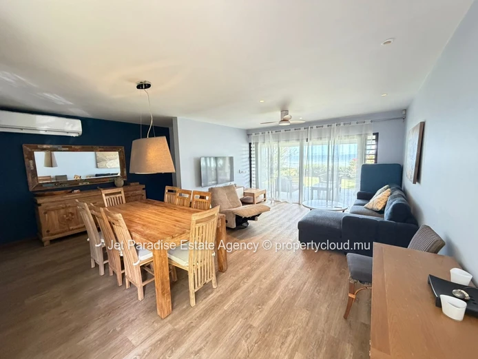 Superbe Appartement en Bord de Mer avec Accès Direct à la Plage