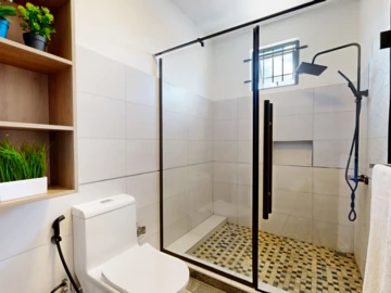 6 Bedroom Apartment
