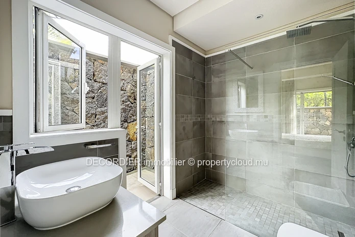 Magnifique villa située à Villa Valriche - accessible aux étrangers