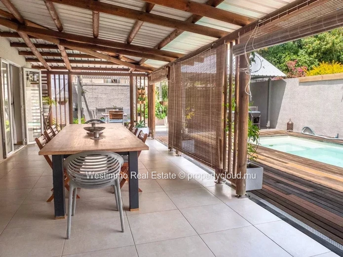 Maison familiale de plain-pied avec piscine et vue Tourelle à Tamarin