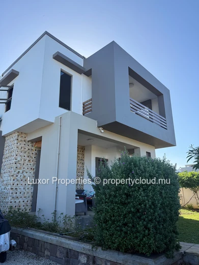 3-Bedroom Villa for Sale in Ruisseau Palmyre