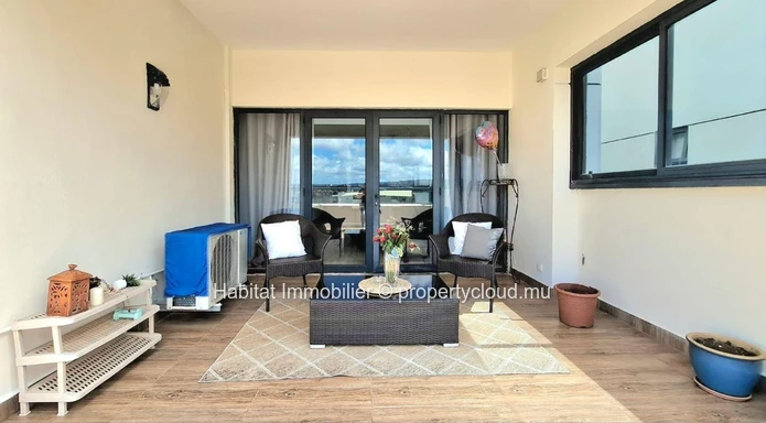 Découvrez un mode de vie élégant dans ce 183m² duplex penthouse entièrement meublé, alliant espace, praticité et empl...