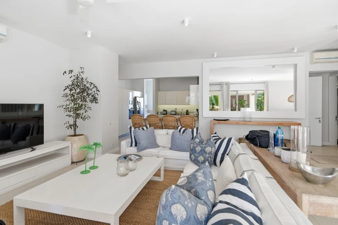 Penthouse de Luxe avec Accès Privé à la Baie de Merville