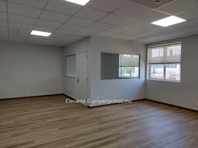 Prime office for rent in Phoenix Industrial Zone!