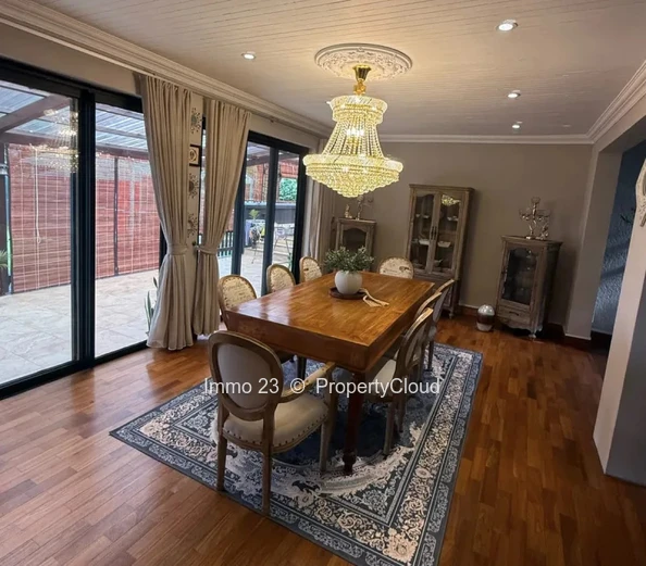 Maisons / Villas - 5 chambres - Curepipe