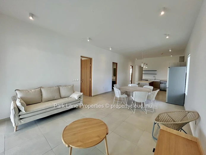 Pereybère: Spacious 3-Bedroom Penthouse with Private Terrace