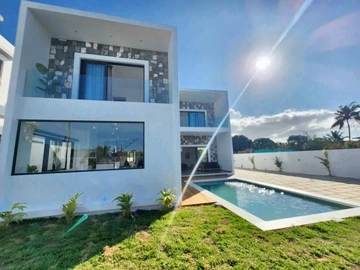 For Sale: Brand New Luxury Villa In Pereybere