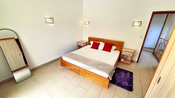 Modern 4-bed house in a beautiful garden
