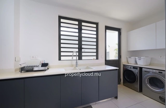 A vendre magnifique villa de 4 chambres en suite accessible aux etrangers à Pereybere.