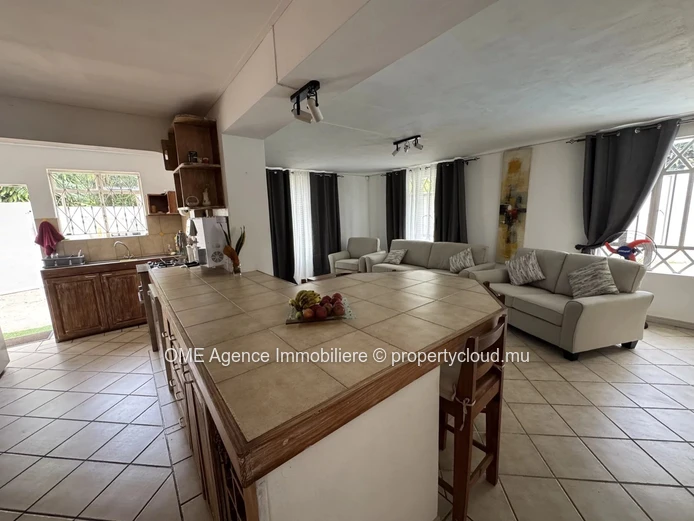 Superbe maison familiale de 4 chambres à Rivière Noire