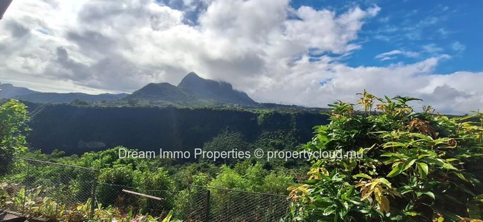 2 Maisons Independantes Offrant Magnifique Vue Montagne & Cascade A Beau Bassin