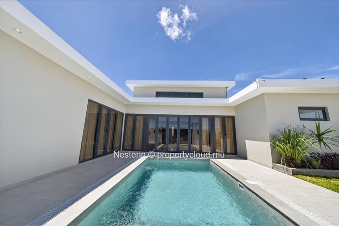 Sleek 3 en-suite bedroom villa 