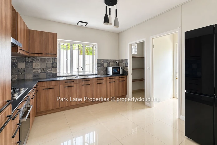 Spacious 4 bedroom family home for rent with pool and garden