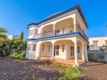 5 Bedroom House