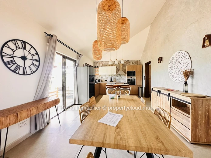 Contemporary Single-Storey Villa (Sole Mandate)