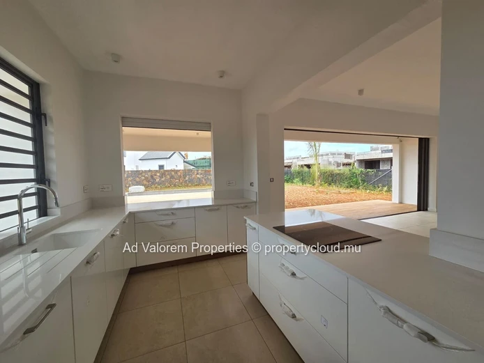 Maison 4 chambres avec piscine à vendre à Azuri