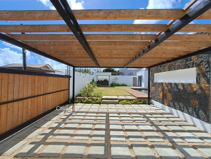 Maison à vendre à Mont Mascal, 195m², terrain 441m², 3 chambres, piscine privée. Prix: Rs.