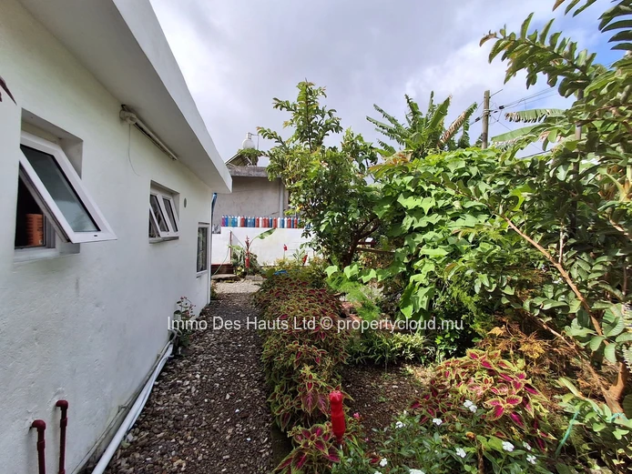 House of 2 Bedrooms fully furnished for sale Forest Side Curepipe 