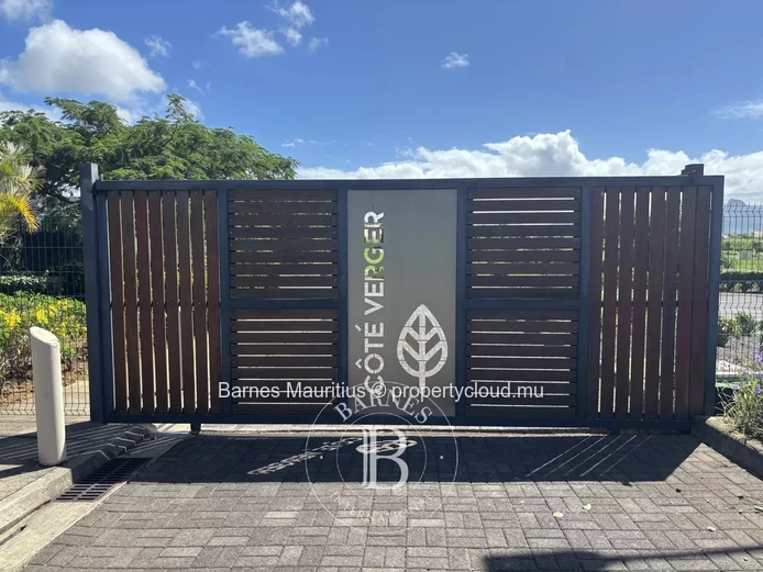 BEAU VALLON - Residential corner plot - 1057.88 m²