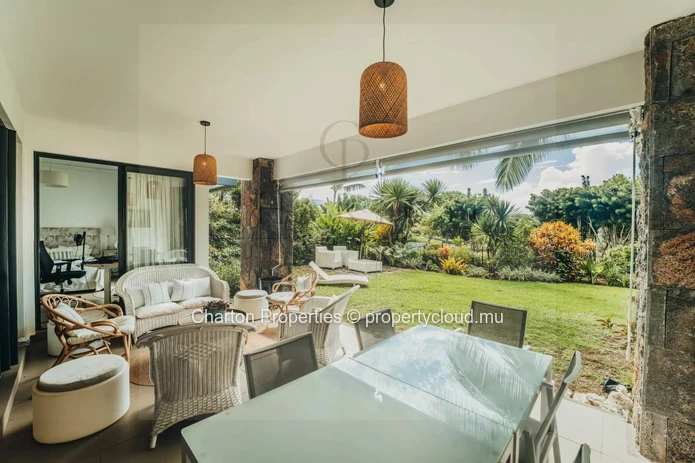 The luxury of a private garden, the freedom of an apartment