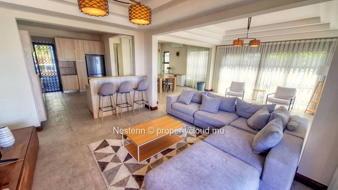 Elegant 4 bedroom seafront villa
