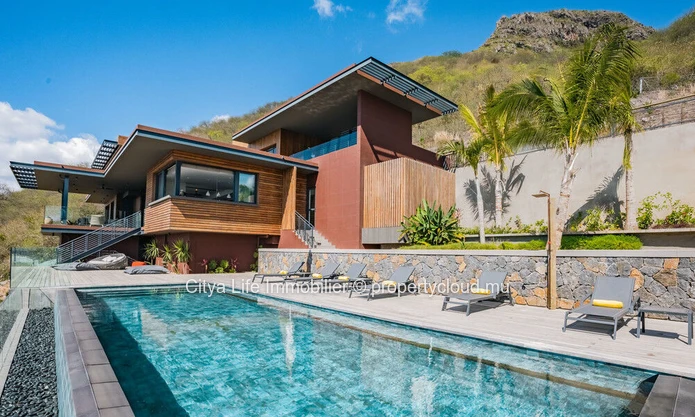 Villa de prestige 4 chambres avec piscine à vendre à Rivière Noire