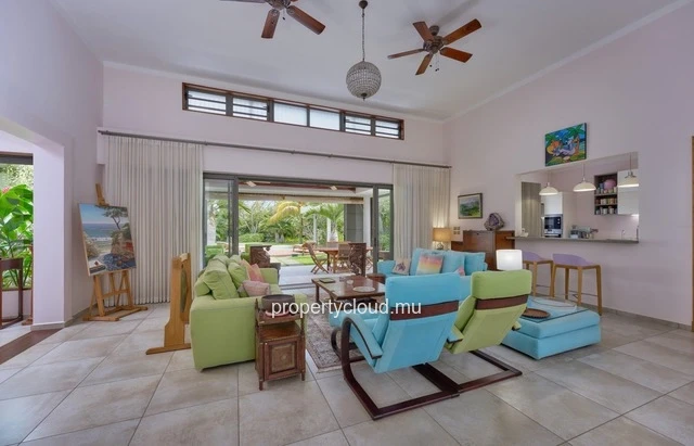 A vendre villa 3 chambres en suite accessible aux étrangers à Balaclava.